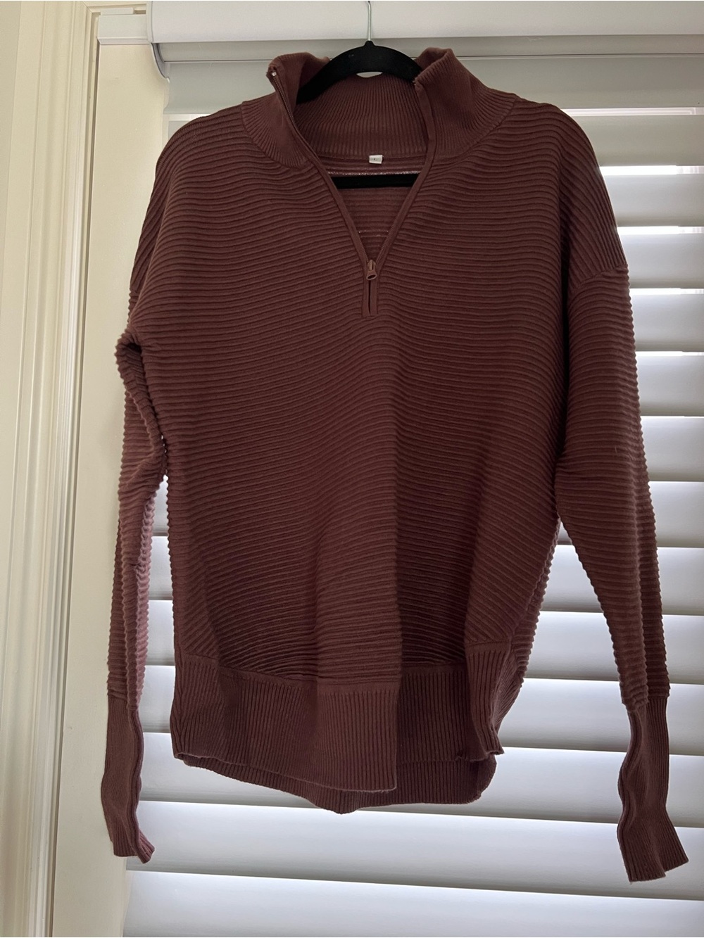 Women’s size Large Ribbed V-Neck Half-Zip Sweater in Brown